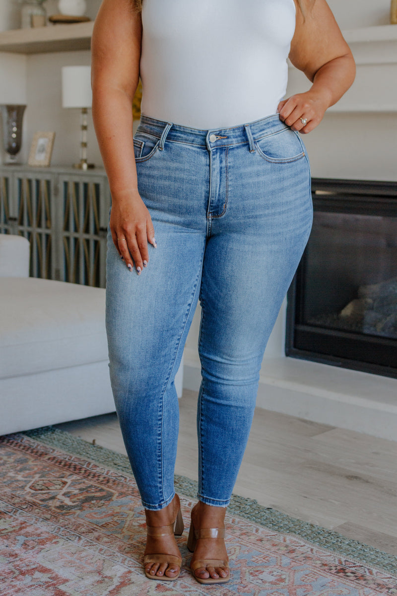 Catherine Mid Rise Vintage Skinny Judy Blue Jeans